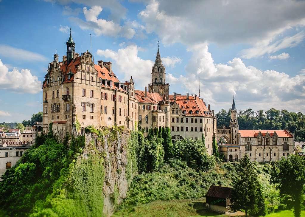 Ravensburger Sigmaringen Castle Germany 1000pc Jigsaw Puzzle