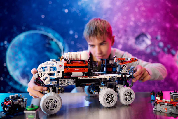 Lego Technic Mars Crew Exploration Rover