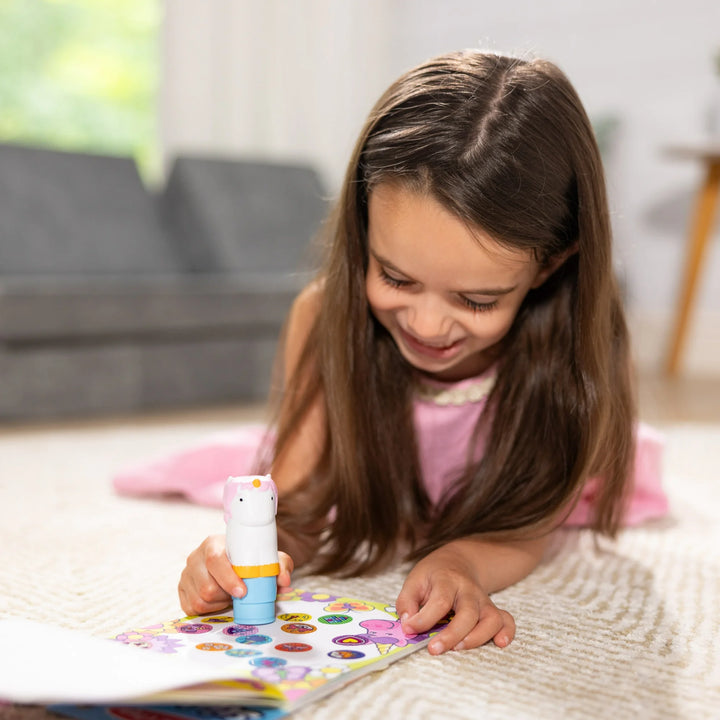 STICKER WOW! Unicorn With Book & Stickers
