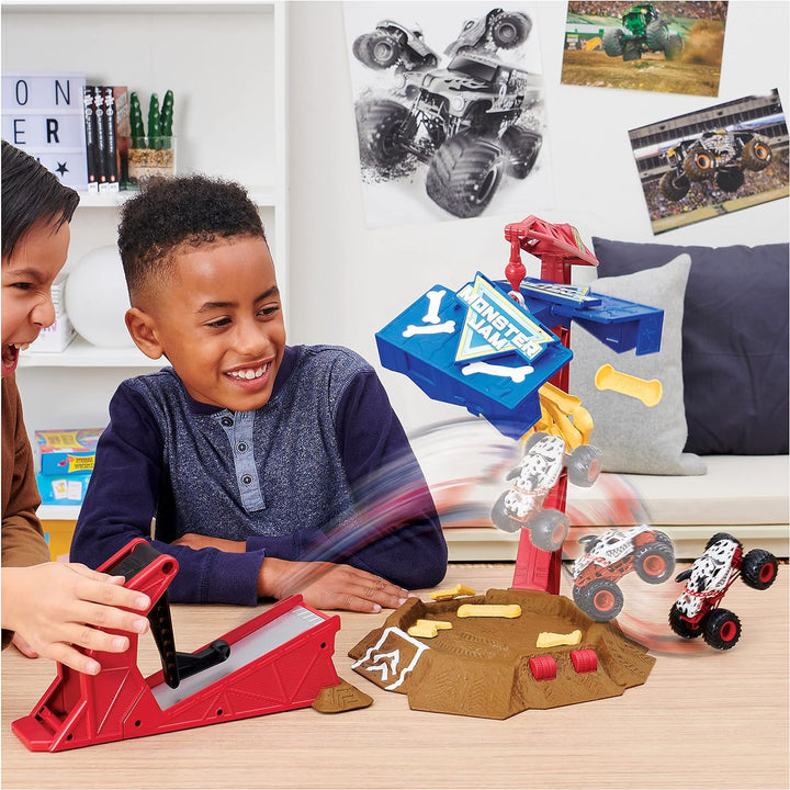 Monster Jam Blastin' Bones Playset (1/64th Scale)