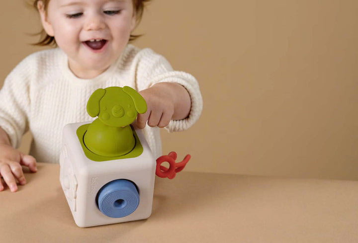 Taf Toys – Peek &amp; Play Silicone Cube