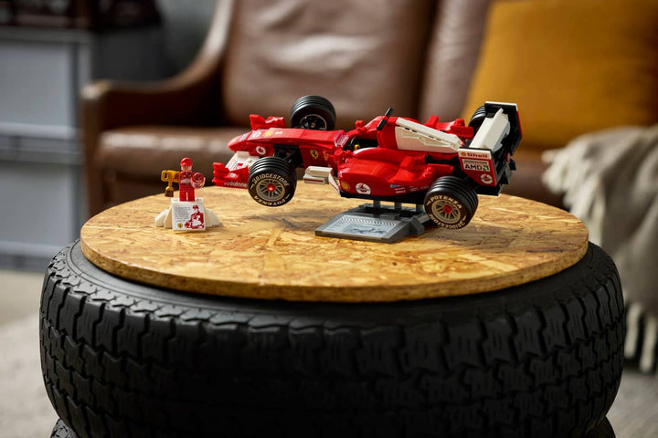 Lego® Icons Ferrari F2004 &amp; Michael Schumacher