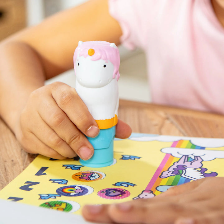 STICKER WOW! Unicorn With Book & Stickers