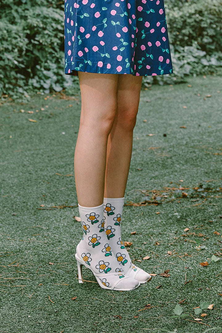 Teen/Women Crew: Daisy Faces Socks